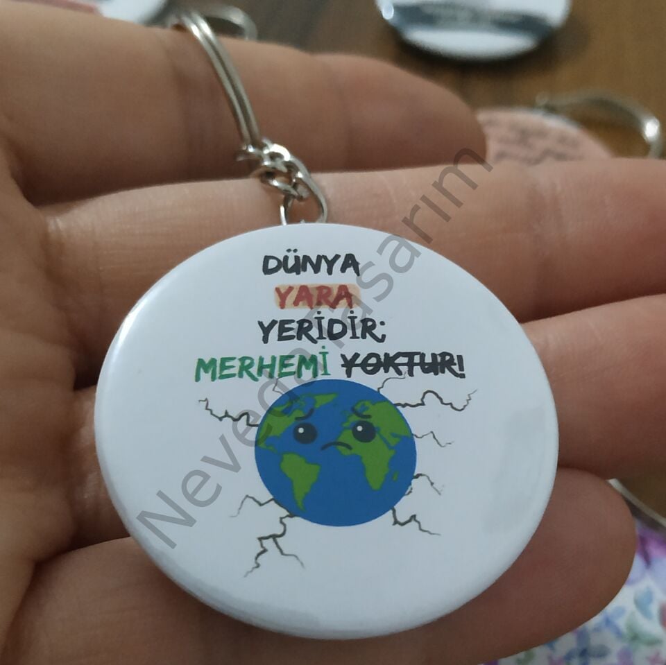 Dünya Yara Yeridir - Anahtarlık