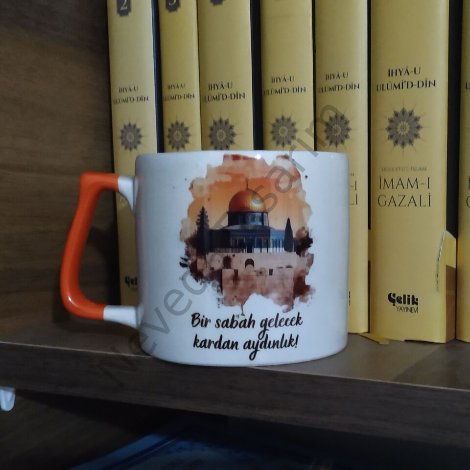Bir Sabah Gelecek Kardan Aydınlık - Kupa
