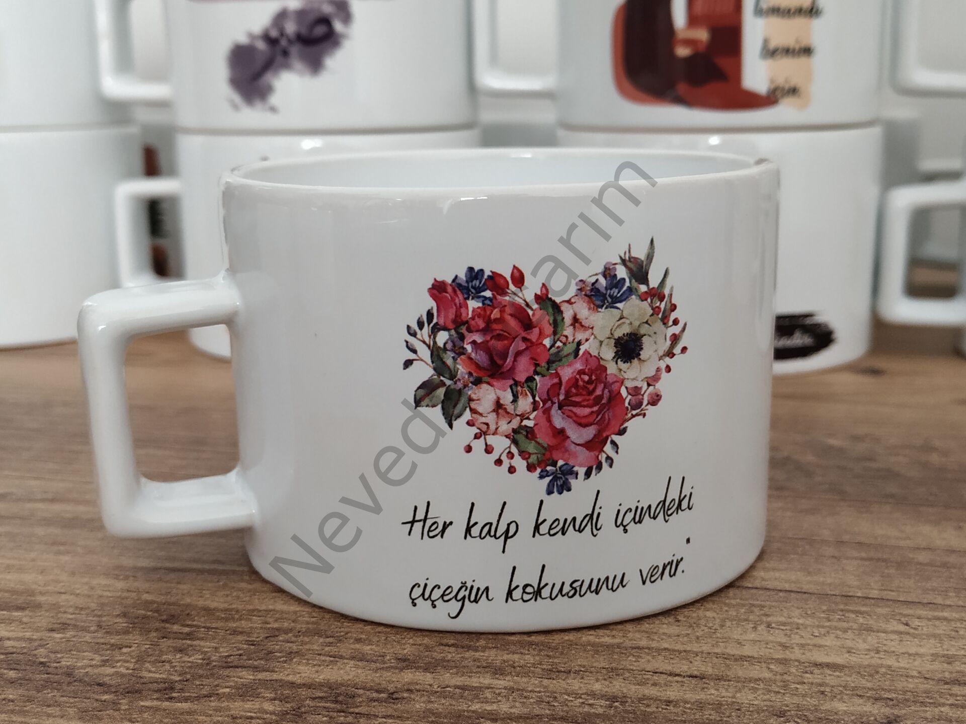 Her Kalp Kendi İçindeki Çiçeğin Kokusunu Verir - Kupa