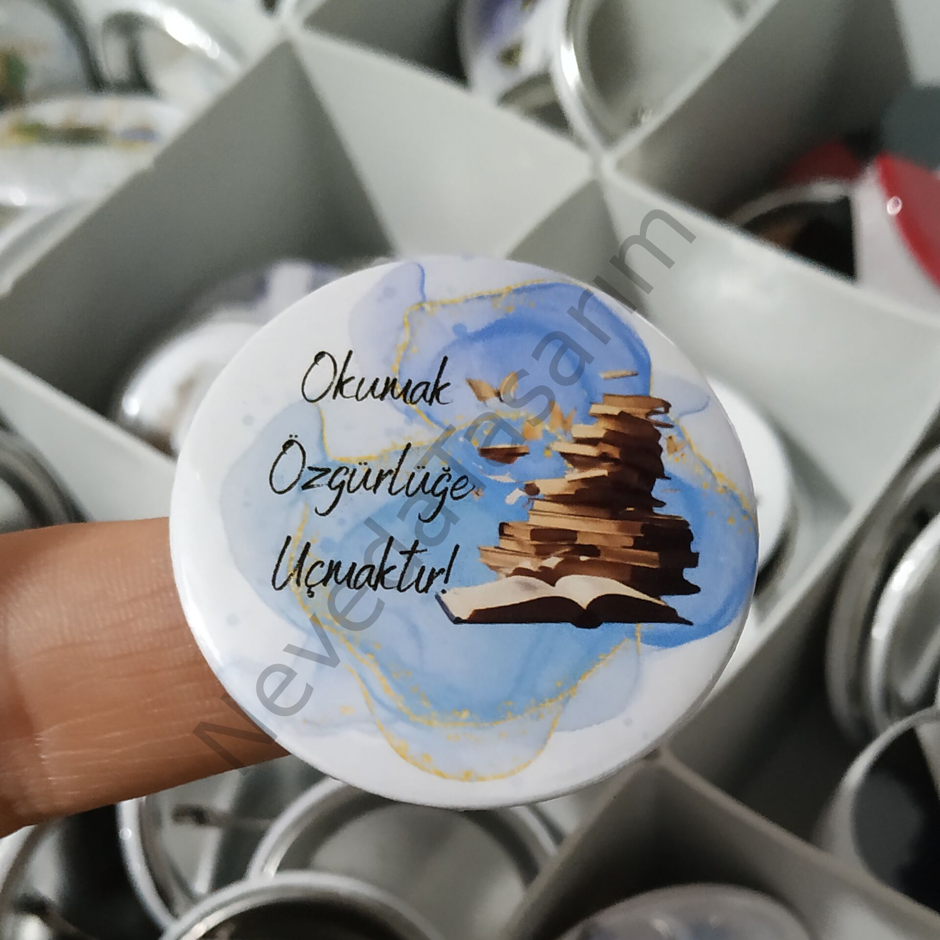 Okumak Özgürlüğe Uçmaktır - Rozet