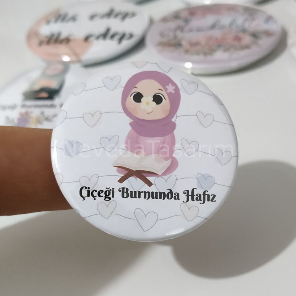 Çiçeği Burnunda Hafız - Rozet 44mm