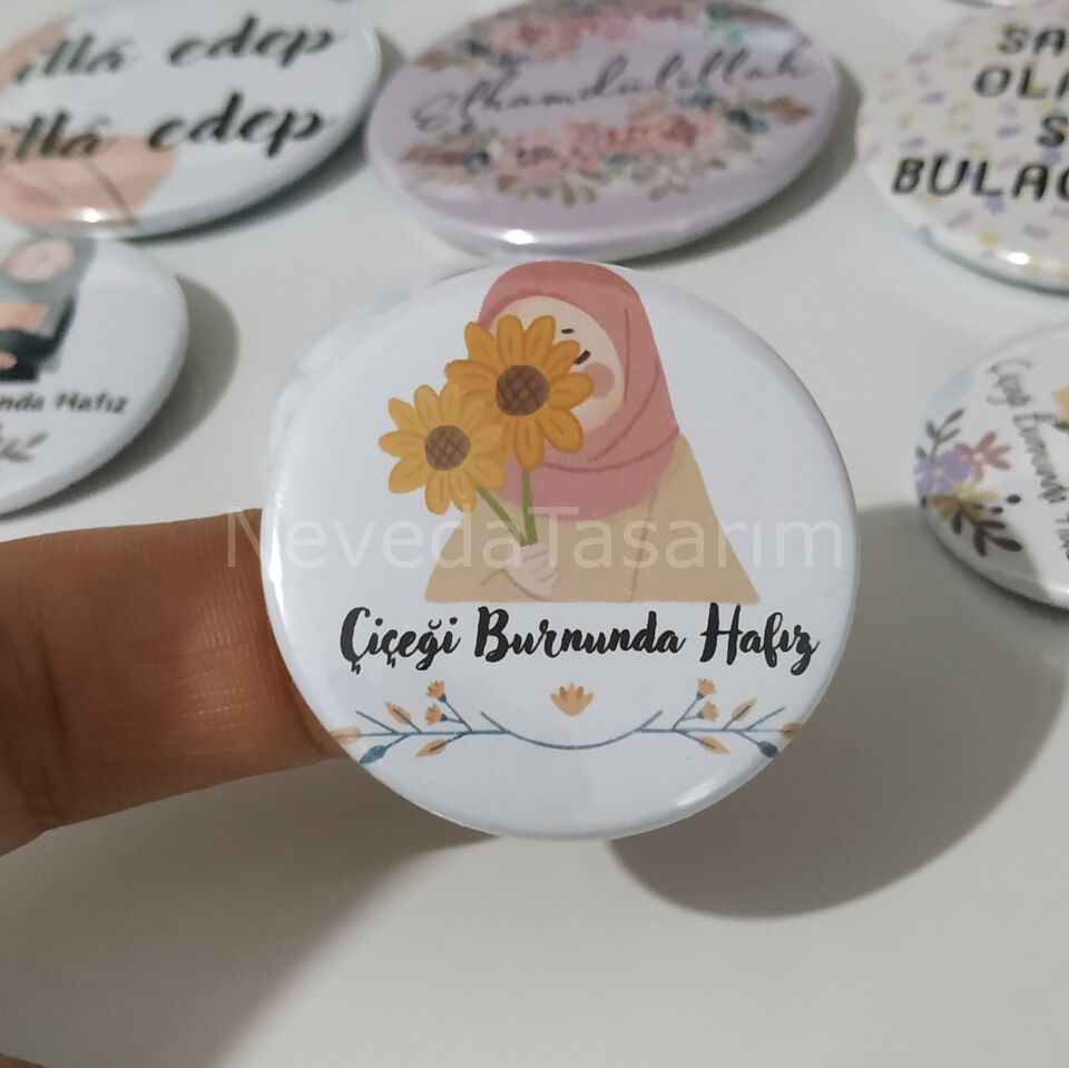 Çiçeği Burnunda Hafız - Rozet 44mm Model 4